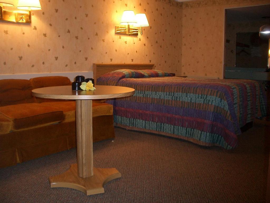 1St Travel Inn Oakley Zewnętrze zdjęcie